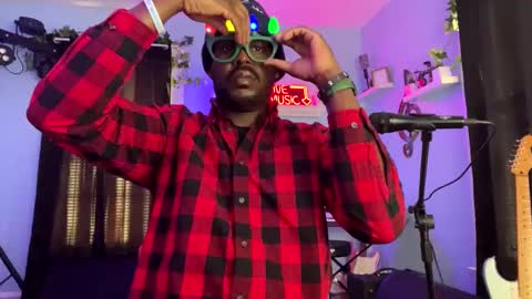 Snapshot of kingcorbra chatting on 12-28-24, 09:19 KC online show from 12-28-24, 09:19