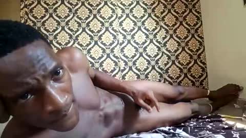 Snapshot of kingemizzy chatting on 10-27-25, 01:04 kingemizzy online show from 10-27-25, 01:04