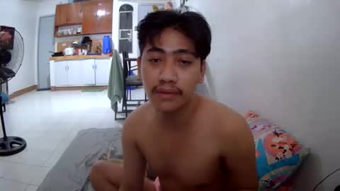 Snapshot of kingsucker2069 chatting on 10-29-25, 06:26 Ruru online show from 10-29-25, 06:26