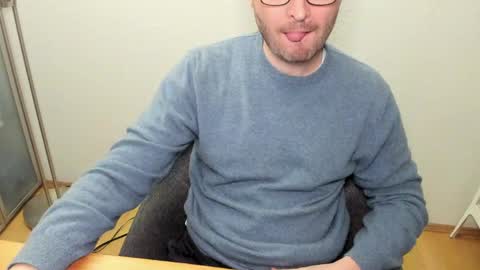 Snapshot of kinksubbydubby chatting on 05-19-26, 08:26 kinksubbydubby online show from 05-19-26, 08:26