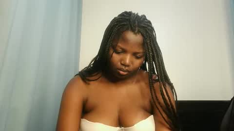 Lola online show from 11-18-25, 01:15