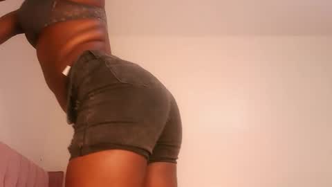 Lola online show from 02-20-26, 01:57