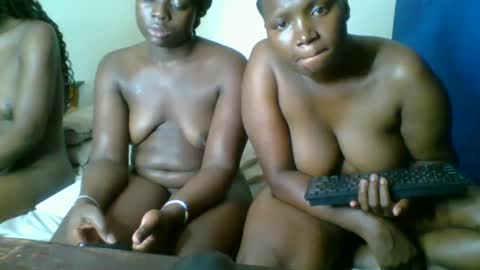 Snapshot of kinky_roey chatting on 02-20-25, 12:08 kinky_roey online show from 02-20-25, 12:08