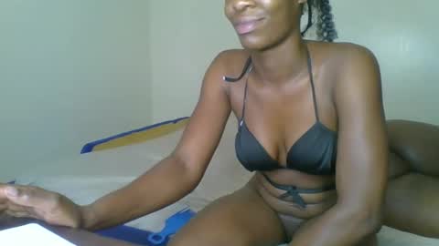 Snapshot of kinky_roey chatting on 02-23-25, 11:22 kinky_roey online show from 02-23-25, 11:22