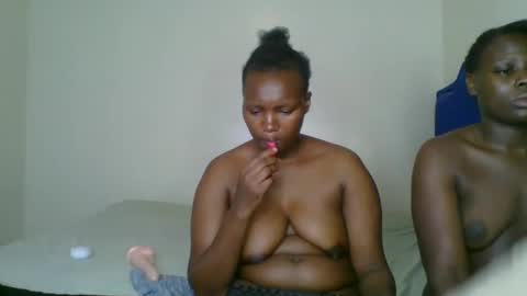 Snapshot of kinky_roey chatting on 02-26-25, 12:05 kinky_roey online show from 02-26-25, 12:05