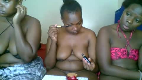 Snapshot of kinky_roey chatting on 03-02-25, 11:18 kinky_roey online show from 03-02-25, 11:18