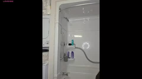 Maysie and Hunter online show from 04-06-26, 01:03