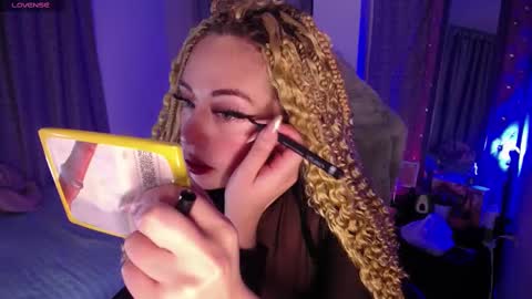 Snapshot of kinkydoll_ chatting on 03-05-25, 11:27 Sara online show from 03-05-25, 11:27