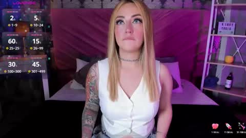 Snapshot of kinkydoll_ chatting on 03-19-26, 09:30 Sara online show from 03-19-26, 09:30