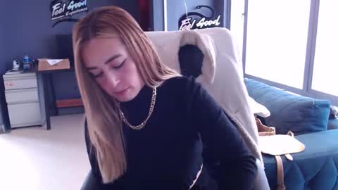 Snapshot of kinkydoll_ chatting on 03-26-26, 06:35 Sara online show from 03-26-26, 06:35