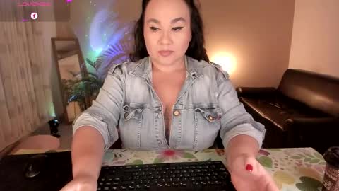 Jenny online show from 10-19-25, 06:03