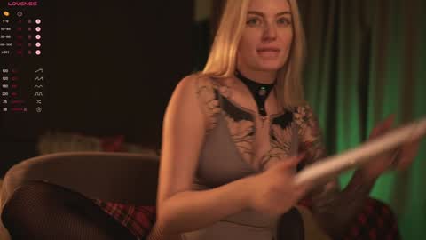 kinkylina_ online show from 12-30-24, 07:53