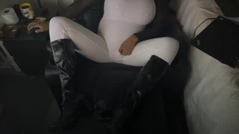 kinkypantyhoseman online show from 02-24-25, 10:58