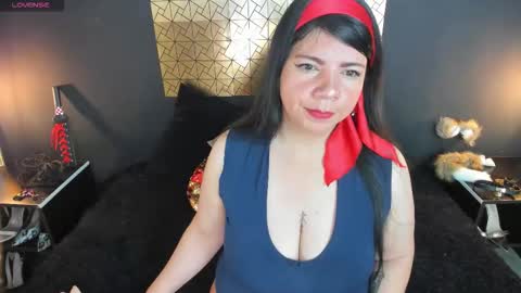 Snapshot of kinkyy_mom chatting on 09-12-25, 03:01 kinkyy_mom online show from 09-12-25, 03:01