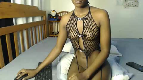 Snapshot of kira_256 chatting on 09-16-25, 06:42 Miimi online show from 09-16-25, 06:42