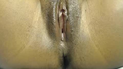 Snapshot of kira_256 chatting on 10-26-25, 05:46 Miimi online show from 10-26-25, 05:46