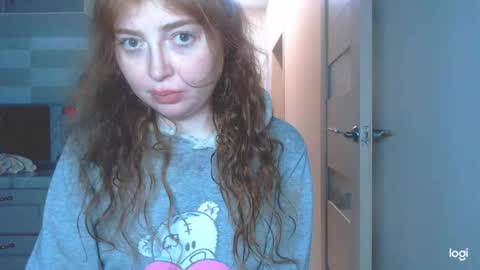 Snapshot of kira_foxy_ chatting on 12-16-25, 12:32 Kira online show from 12-16-25, 12:32