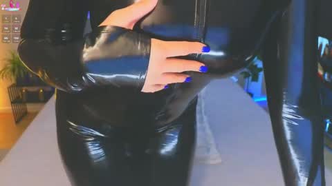 Kira online show from 04-26-26, 08:28