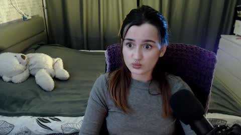 Kira  follow me  online show from 12-19-24, 10:32