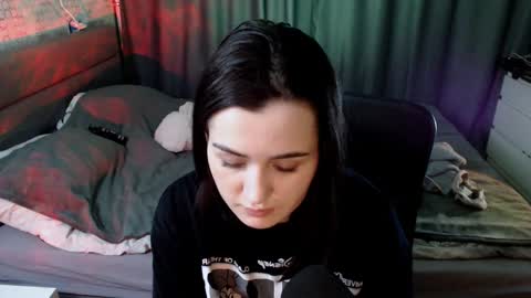 Kira  follow me  online show from 01-01-25, 03:56