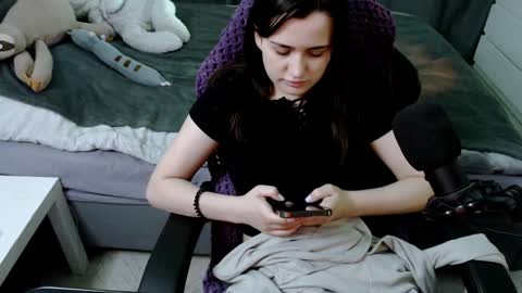 Kira  follow me  online show from 01-25-25, 01:43