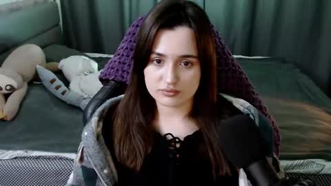 Kira  follow me  online show from 02-14-25, 02:54