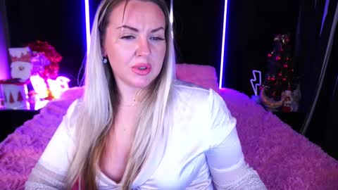 Snapshot of kiracandys chatting on 01-06-25, 09:43 Kira online show from 01-06-25, 09:43