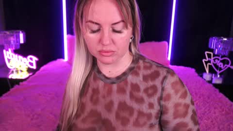 Snapshot of kiracandys chatting on 02-05-25, 02:29 Kira online show from 02-05-25, 02:29