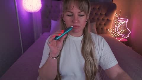 Snapshot of kiracandys chatting on 02-07-25, 01:04 Kira online show from 02-07-25, 01:04