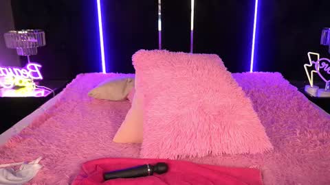 Snapshot of kiracandys chatting on 03-08-25, 12:44 Kira online show from 03-08-25, 12:44