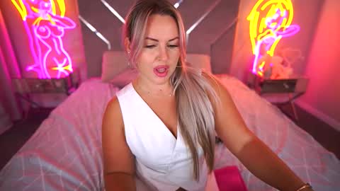 Snapshot of kiracandys chatting on 09-10-25, 10:21 Kira online show from 09-10-25, 10:21