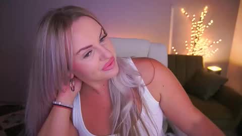 Snapshot of kiracandys chatting on 09-15-25, 08:53 Kira online show from 09-15-25, 08:53