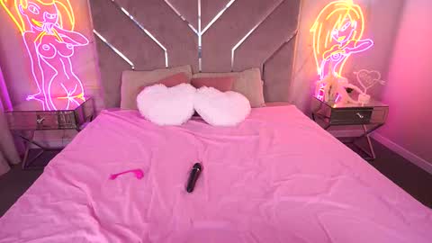 Snapshot of kiracandys chatting on 09-18-25, 08:33 Kira online show from 09-18-25, 08:33