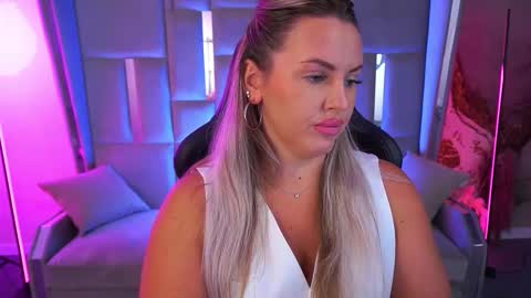 Snapshot of kiracandys chatting on 09-19-25, 09:37 Kira online show from 09-19-25, 09:37