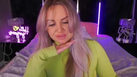 Snapshot of kiracandys chatting on 10-05-25, 09:45 Kira online show from 10-05-25, 09:45