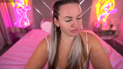 Snapshot of kiracandys chatting on 10-14-25, 02:56 Kira online show from 10-14-25, 02:56