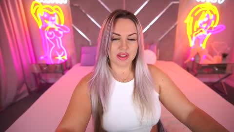 Snapshot of kiracandys chatting on 10-28-25, 10:45 Kira online show from 10-28-25, 10:45