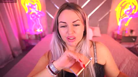 Snapshot of kiracandys chatting on 11-07-25, 12:43 Kira online show from 11-07-25, 12:43