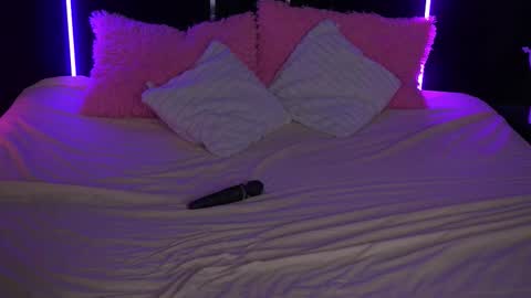 Snapshot of kiracandys chatting on 11-21-25, 10:19 Kira online show from 11-21-25, 10:19