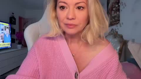 KiraDivine online show from 12-06-24, 01:33