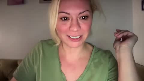 KiraDivine online show from 12-31-24, 08:02