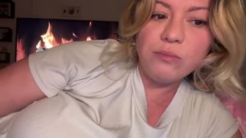 Snapshot of kiradivine chatting on 11-29-25, 02:31 KiraDivine online show from 11-29-25, 02:31