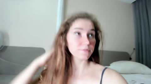 Snapshot of kiraempire chatting on 11-04-25, 03:33 love you online show from 11-04-25, 03:33