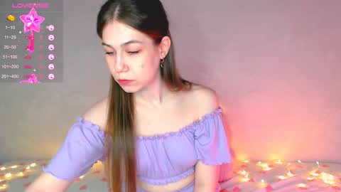 Snapshot of kirahoney_ chatting on 12-17-25, 03:23 Kira online show from 12-17-25, 03:23