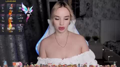 Snapshot of kirakrox chatting on 10-15-25, 07:47 kirakrox online show from 10-15-25, 07:47