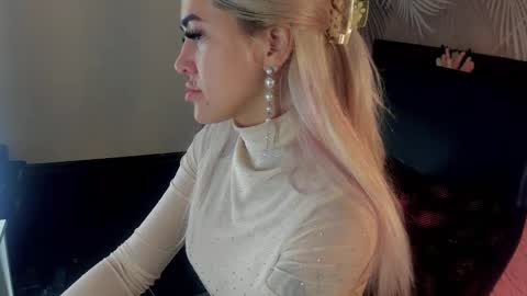 Kira online show from 11-02-25, 01:52