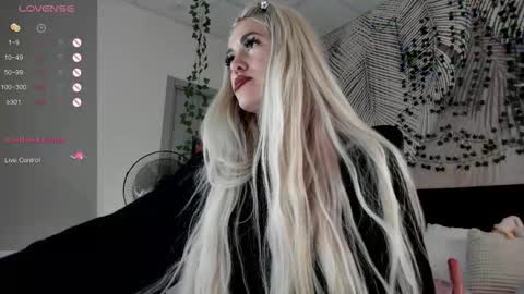 Kira online show from 12-22-25, 01:46