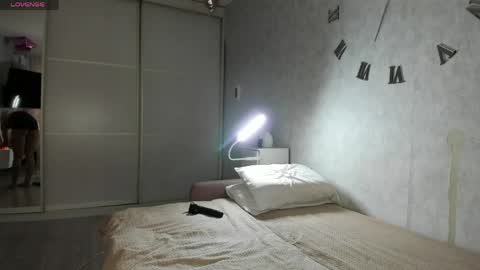 Snapshot of kiramagnolia chatting on 05-28-26, 10:23 Kira online show from 05-28-26, 10:23