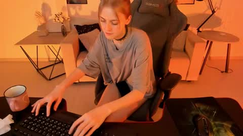 Snapshot of kiramontoyaa chatting on 03-05-25, 02:34 Kira online show from 03-05-25, 02:34