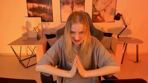 Snapshot of kiramontoyaa chatting on 03-05-25, 09:04 Kira online show from 03-05-25, 09:04